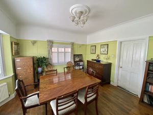Snug/Dining Room- click for photo gallery